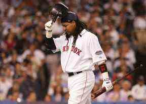 Par ses seuls chiffres, le cogneur Manny Ramirez devrait être un verrou pour Cooperstown.  Mais l'ancien grand des Red Sox a été suspendu à deux reprises pour avoir enfreint la politique antidrogue de la Major League Baseball.  FICHIER GETTY IMAGES