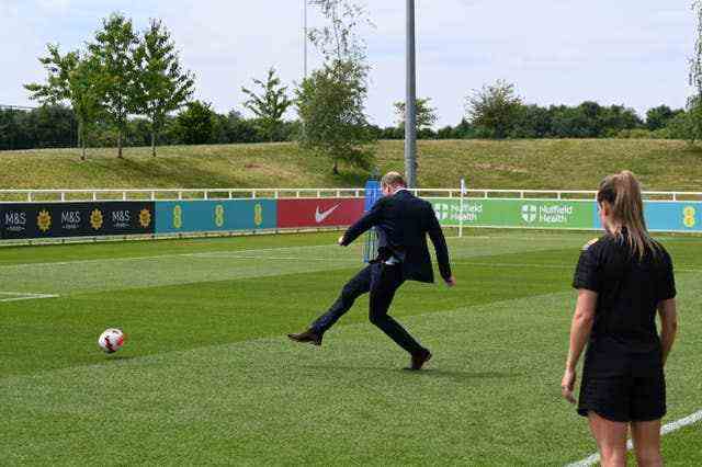 Visite du duc de Cambridge à St George's Park