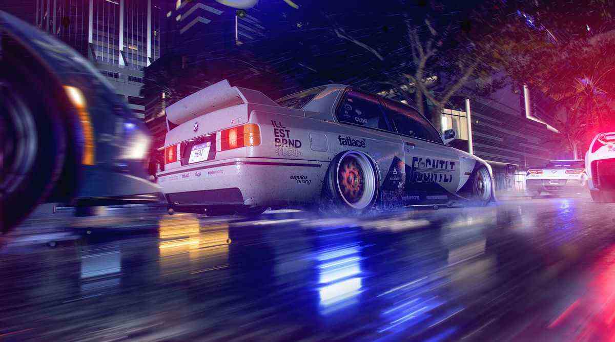 une scène de course nocturne de Need for Speed ​​Heat