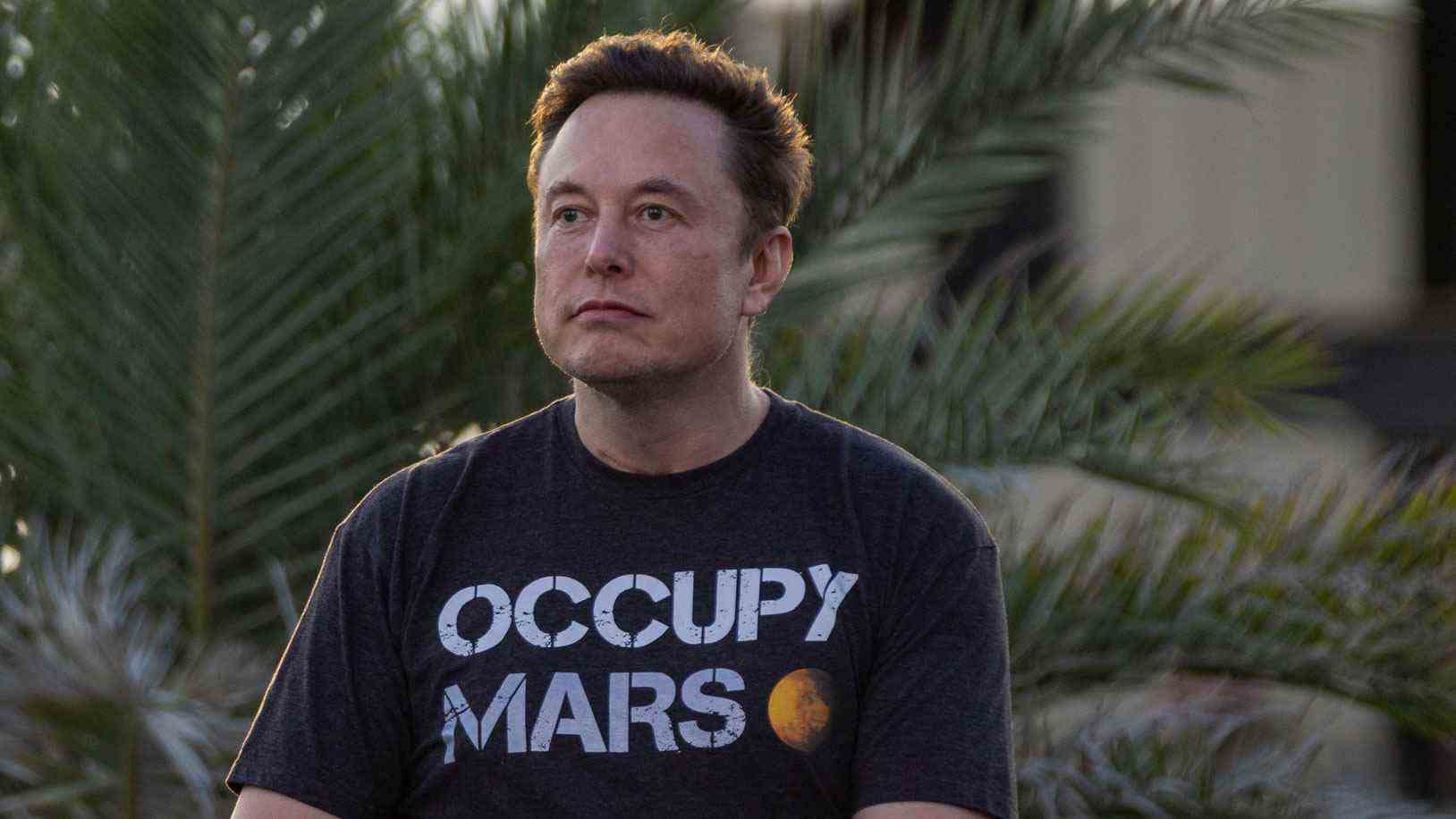 Le fondateur de SpaceX, Elon Musk, lors d'un événement conjoint entre T-Mobile et SpaceX le 25 août 2022 à Boca Chica Beach, Texas