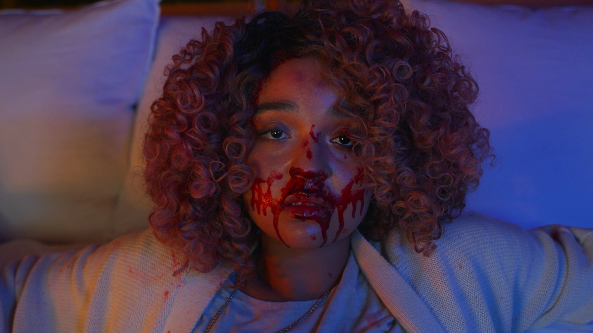 Cécile (Aisha Dee)