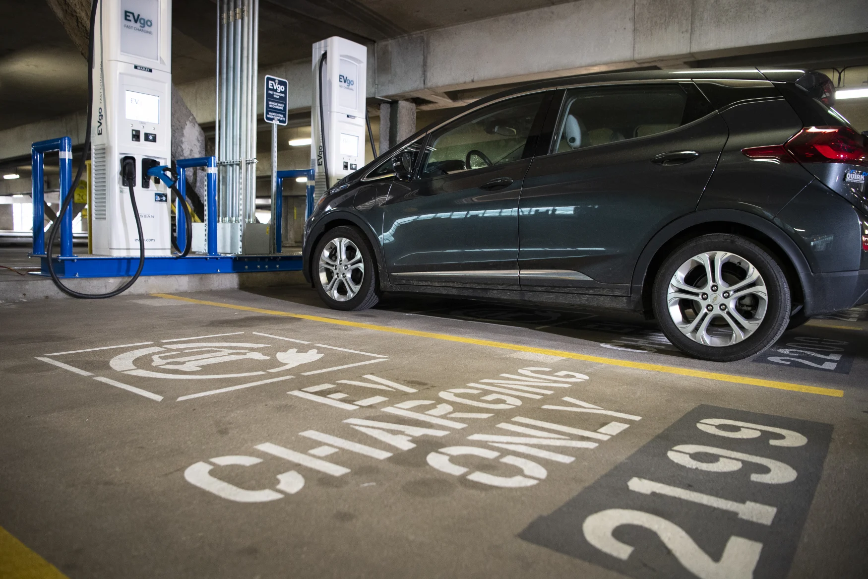 ÉTATS-UNIS - 22 avril : Une borne de recharge EVgo est photographiée dans le garage de la gare Union à Washington le jeudi 22 avril 2021. (Photo de Caroline Brehman/CQ-Roll Call, Inc via Getty Images)