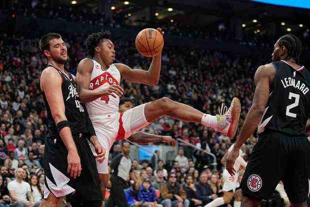 Les Clippers rendent le travail relativement facile des Raptors à Powell, Leonard revient