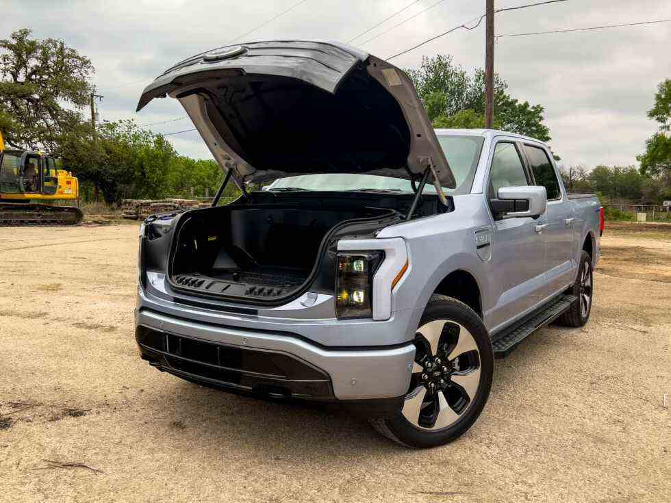 Le F-150 Lightning est doté d'un système de verrouillage très utile avec alimentation intégrée.