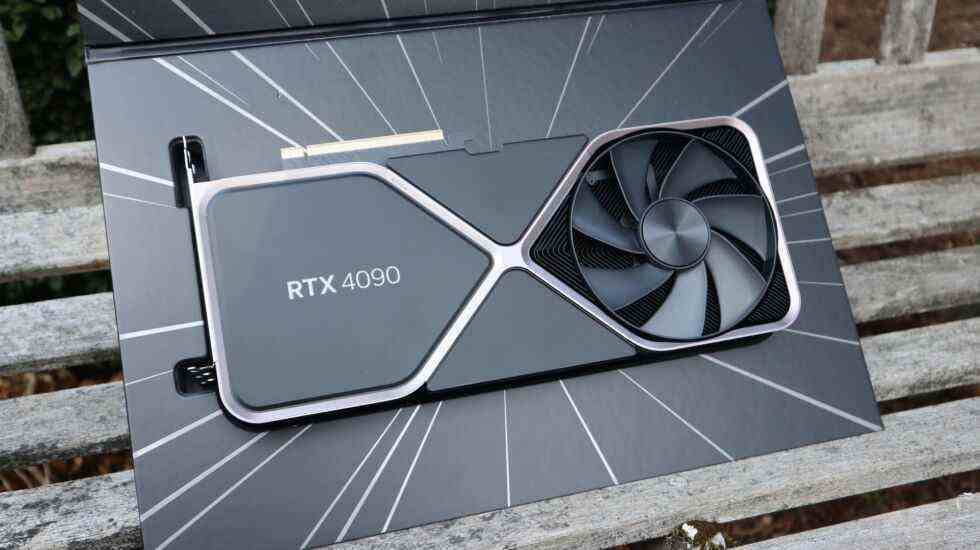 Le lourd GPU RTX 4090 de Nvidia a également un prix élevé de 1 600 $, et vous paierez plus que cela pour acheter le GPU en ce moment. 