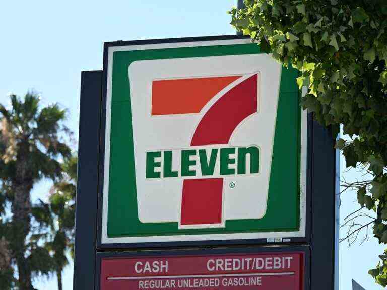 7-Eleven va servir de l’alcool avec des repas en magasin en Ontario