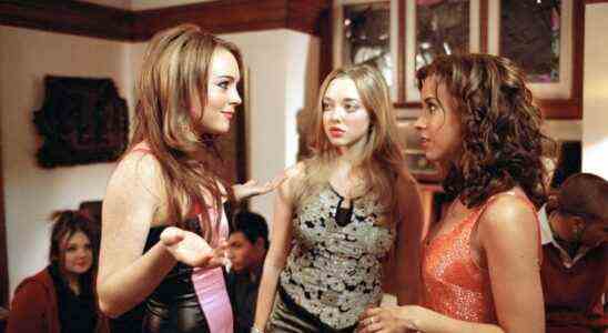 MEAN GIRLS, Lindsay Lohan, Amanda Seyfried, Lacey Chabert, 2004, (c) Paramount/courtesy Everett Collection