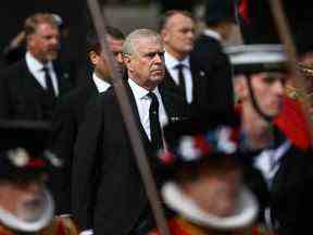 Le prince Andrew assiste aux funérailles nationales de sa mère, la reine Elizabeth II, en septembre.