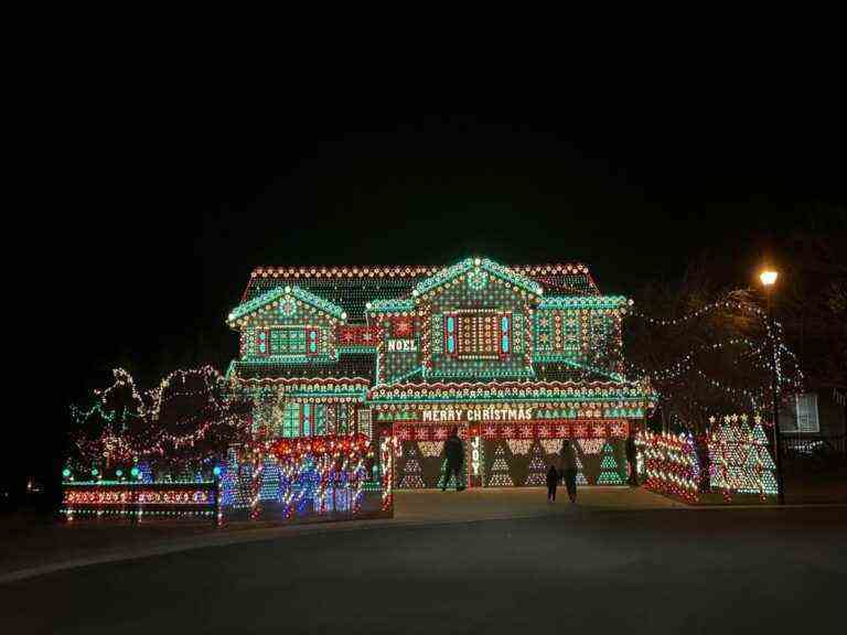 Ces affichages de maison de Noël font honte aux lumières RVB des joueurs
