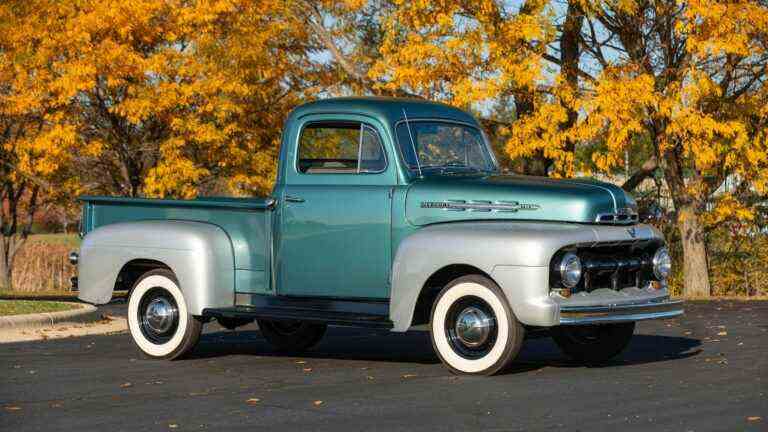 Cette camionnette de 1951 n’est pas une Ford.  C’est un Mercury M-1 !