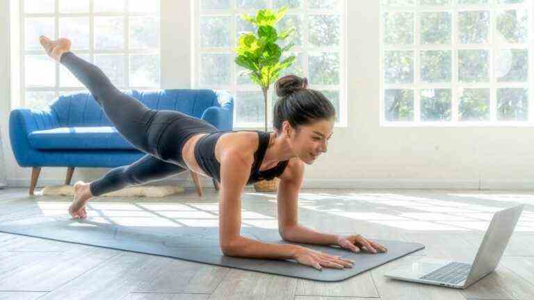 Cette séance d’entraînement Pilates à domicile développe tout votre tronc en moins de 30 minutes