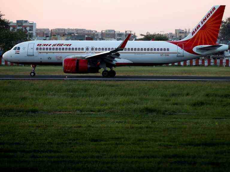 Cheveux gris et vêtements « révélateurs » interdits au personnel de cabine d’Air India