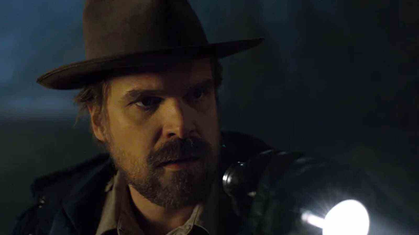 David Harbour de Stranger Things jouera dans un jeu d'horreur avec Jodie Comer
