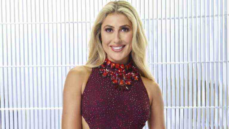 Emma Slater de Dancing With The Stars partage des messages amusants après que sa co-star a annoncé sa grossesse
