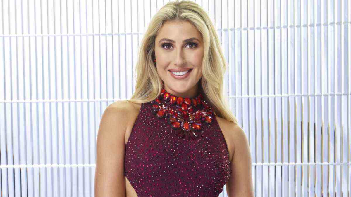 Emma Slater de Dancing With The Stars partage des messages amusants après que sa co-star a annoncé sa grossesse
