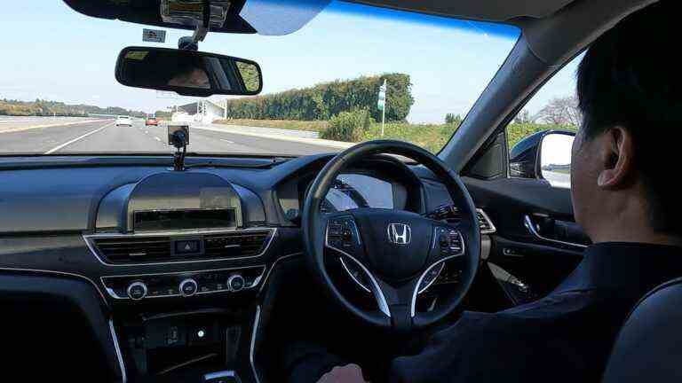 Honda met à niveau ses fonctions de sécurité active pour inclure la conduite mains libres