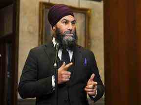 Le chef du NPD, Jagmeet Singh : une stratégie réussie consistant à soutenir les libéraux tout en parlant constamment de conneries à leur sujet.