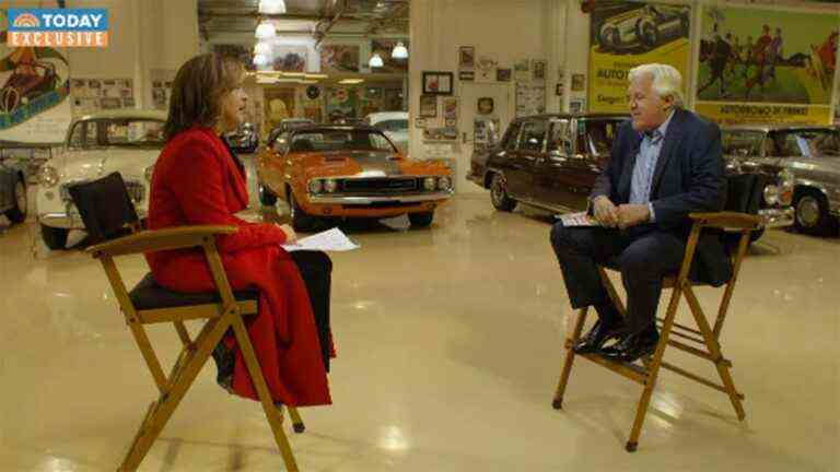 Jay Leno révèle comment il a subi des brûlures au troisième degré lors d'un incident dans un garage : "Je suis en feu"
