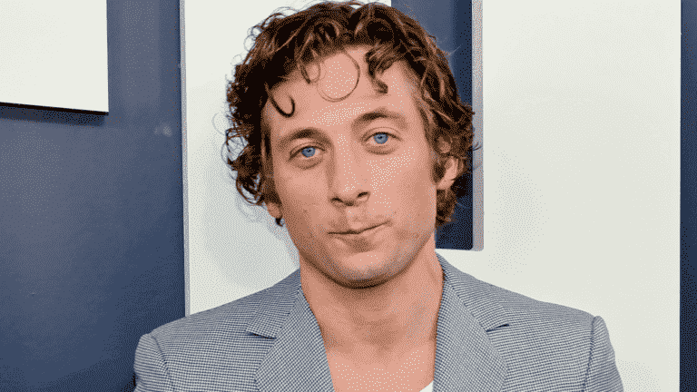 Jeremy Allen White gagne 40 livres de muscle pour un nouveau film : « The Bear » conduit à « Four A24 Scripts » atterrissant sur « My Desk »
	
	
