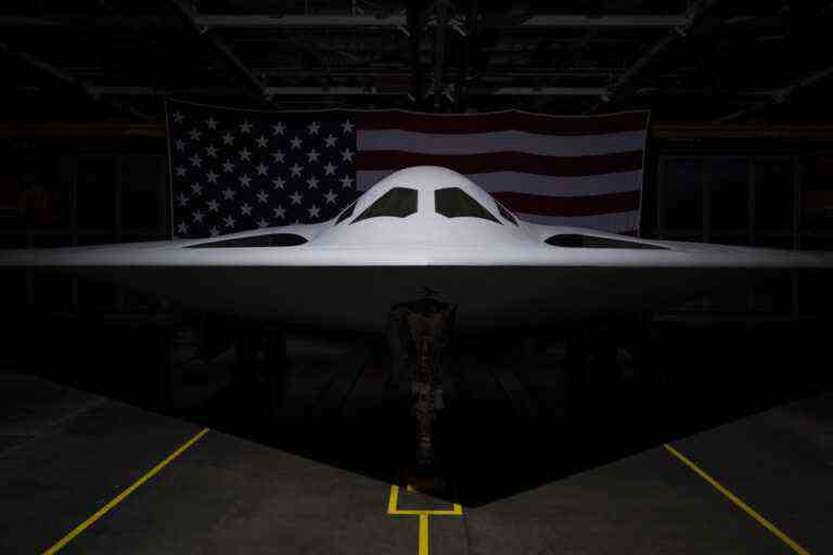 Le Pentagone dévoile un avion B-21 Raider doté d’une technologie furtive avancée