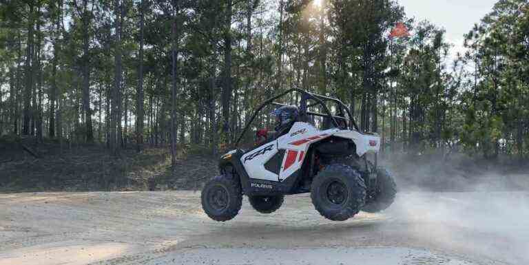 Le Polaris RZR 200 met les enfants au volant