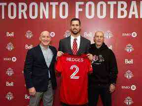 Le Toronto FC a dévoilé la nouvelle recrue Matt Hedges (au centre) lors d'une conférence de presse mardi.