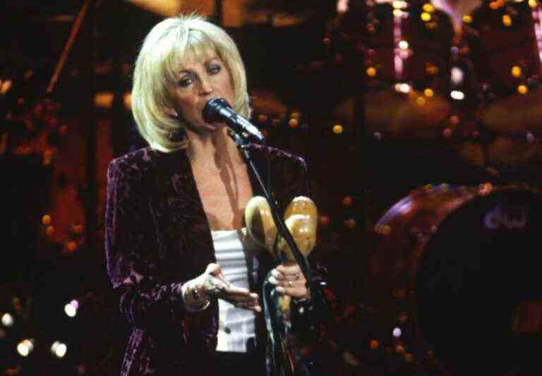 Christine McVie of Fleetwood Mac performs at Shoreline Amphitheatre on October 15, 1997 in Mountain View, California. (Photo by Tim Mosenfelder/Getty Images)