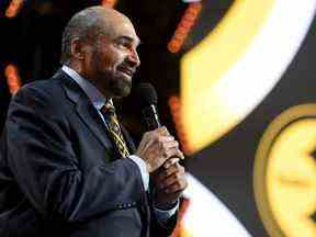 Le Hall of Famer Franco Harris prend la parole lors du premier tour du repêchage de la NFL 2022 le 28 avril 2022 à Las Vegas, Nevada.