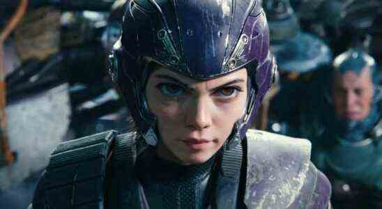 Alita posed at the starting line in Motorball gear in Alita: Battle Angel.