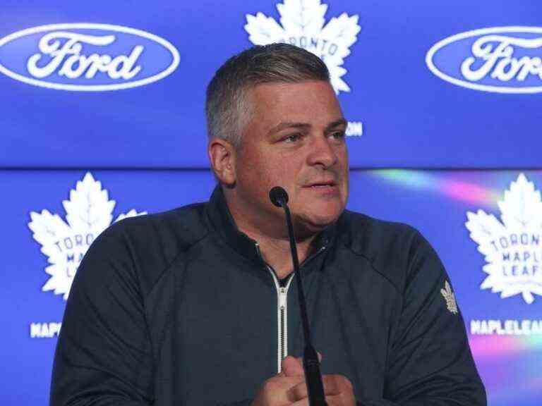 L’entraîneur-chef des Leafs, Sheldon Keefe, doit attendre le sort de l’alignement