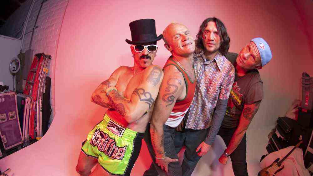 Les Red Hot Chili Peppers dévoilent leur tournée 2023 avec les Strokes, St. Vincent, les Roots, Iggy Pop et bien d'autres.
	
	
