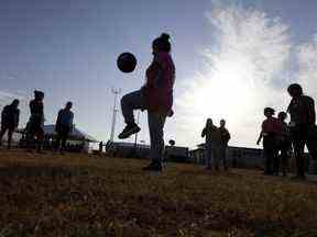 Selon une étude récente, les taux de participation des filles au sport canadien sont revenus aux niveaux d'avant la pandémie, malgré les craintes qu'une sur quatre ne revienne pas après la COVID.