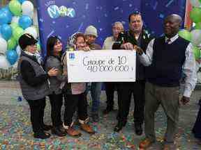 Sept des 10 gagnants du gros lot de 40 millions de dollars du Lotto Max le jeudi 22 décembre 2022. De gauche à droite : Rosalinda Elupre Arunga, Belen Quinola Desacada, Jovita Cruz Deladia San Jose, Joseph Agero, Than Lan Phan, Edmond Protoduari et Ransfor K. Churcher.