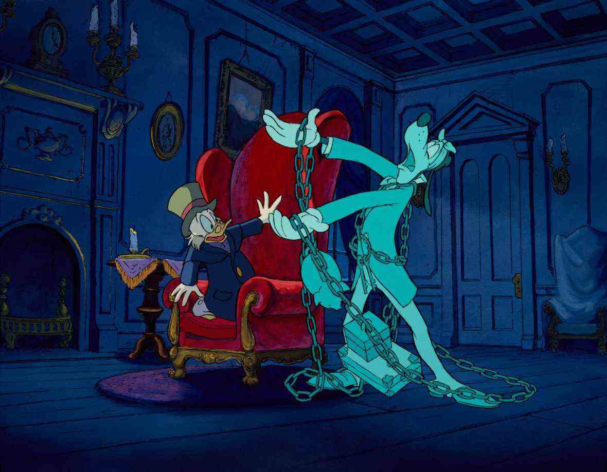 maladroit comme Jacob Marley obsédant Scrooge Mcduck.  Marley est un fantôme bleu avec des chaînes qui cliquettent dans le chant de Noël de Mickey