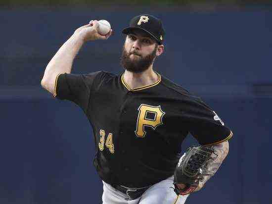 Les ressortissants signent RHP Trevor Williams: Rapports