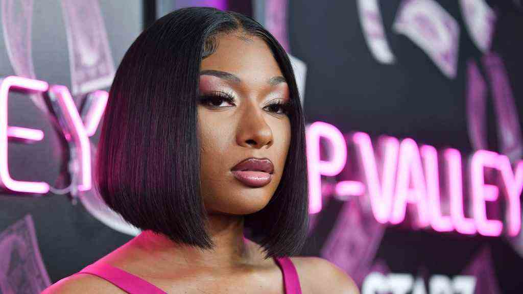 Megan Thee Stallion livre un témoignage en larmes lors du deuxième jour du procès de Tory Lanez: 