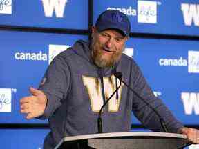 L'entraîneur-chef des Blue Bombers de Winnipeg, Mike O'Shea, rencontre les médias au IG Field le jeudi 24 novembre 2022. KEVIN KING/Winnipeg Sun