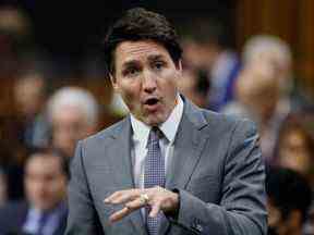 Le premier ministre du Canada Justin Trudeau prend la parole pendant la période des questions à la Chambre des communes sur la Colline du Parlement à Ottawa, Ontario, Canada le 29 novembre 2022. REUTERS/Blair Gable