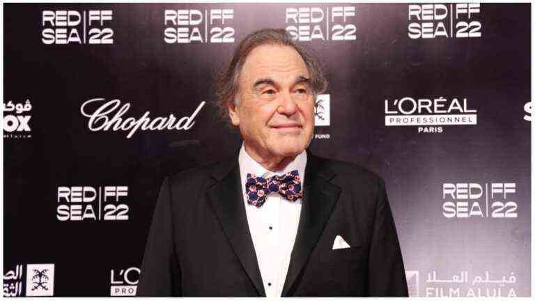 Oliver Stone parle des droits de l'homme au Moyen-Orient : "L'Amérique devrait se regarder avant de commencer à critiquer les autres"
	
	
