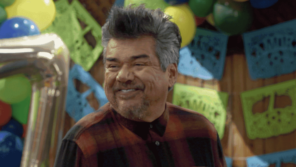  Regardez George Lopez plaisanter sur le fait d'être un 