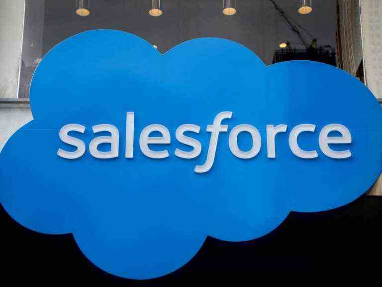 Salesforce ordonne à certains employés de retourner au bureau alors que la croissance ralentit