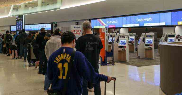 Southwest annule des milliers de vols, laissant des passagers bloqués à travers les États-Unis