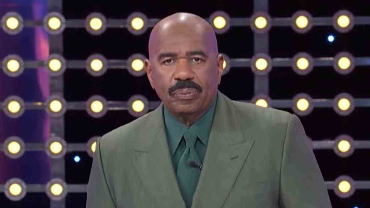 Steve Harvey pretending to be upset on Family Feud