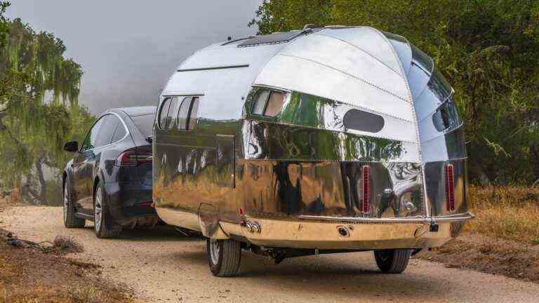 Une rencontre somptueuse avec une caravane de voyage de luxe Bowlus Volterra