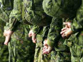 Une photo d'archive de membres des Forces armées canadiennes.