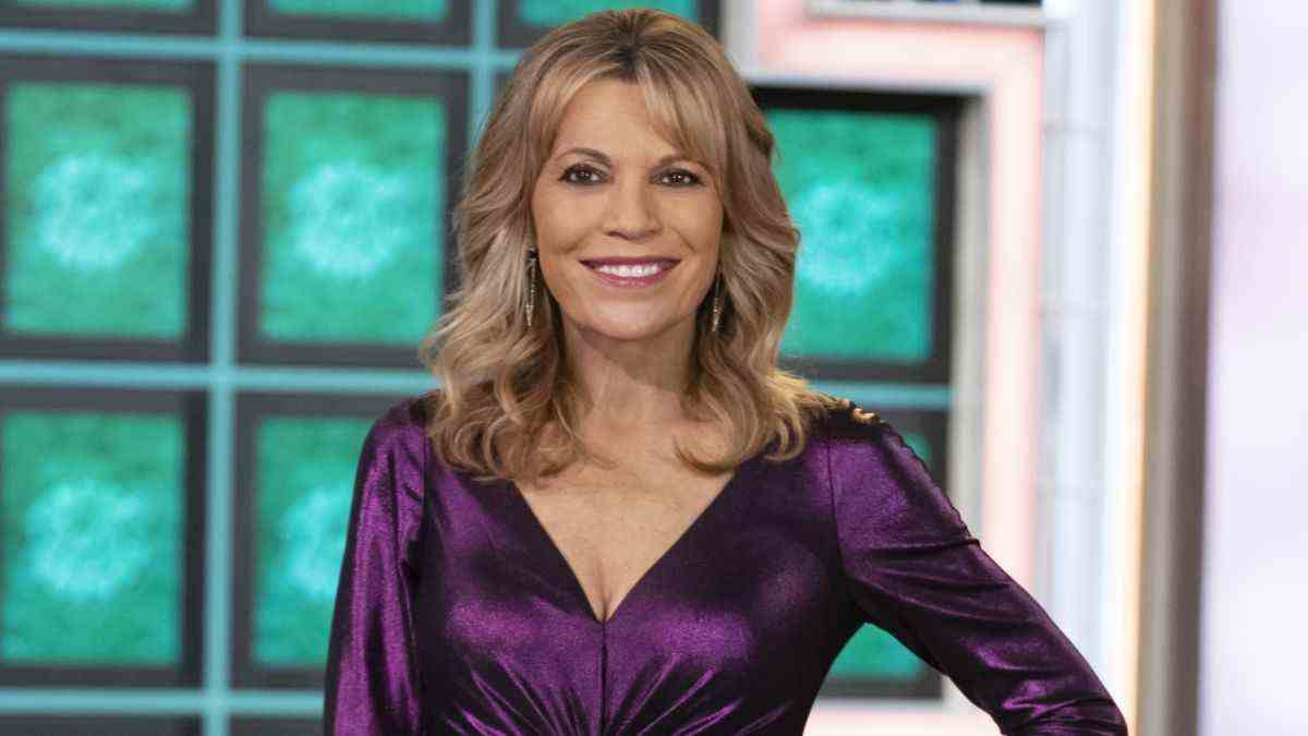 Vanna White de Wheel Of Fortune explique pourquoi elle est restée dans l'émission pendant plus de 40 ans avec le 