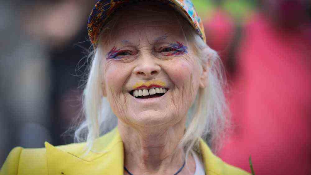 Vivienne Westwood, créatrice de mode qui a popularisé le style punk, décède à l'âge de 81 ans
	
	
