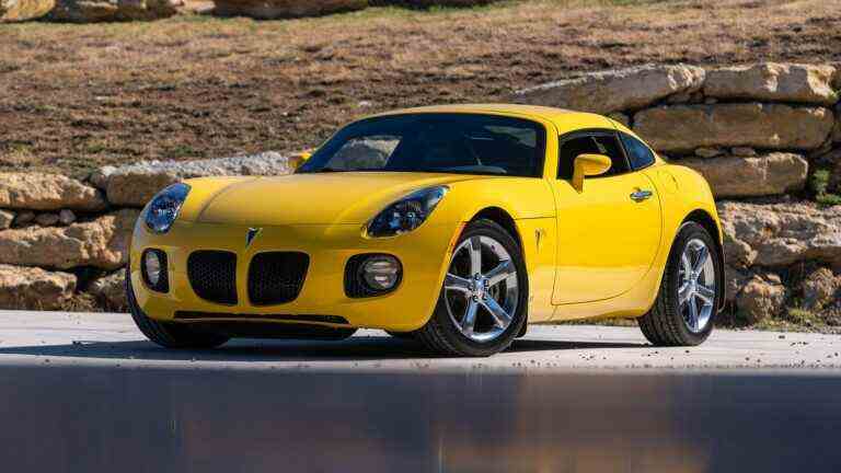 Vous aimez les coupés bizarres ?  Cette Pontiac Solstice GXP 2009 pourrait être la vôtre