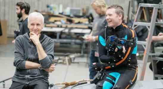 AVATAR: THE WAY OF WATER, (aka AVATAR 2), Director James Cameron, Sam Worthington, on set, 2022. ph: Mark Fellman /© Walt Disney Studios Motion Pictures / Courtesy Everett Collection