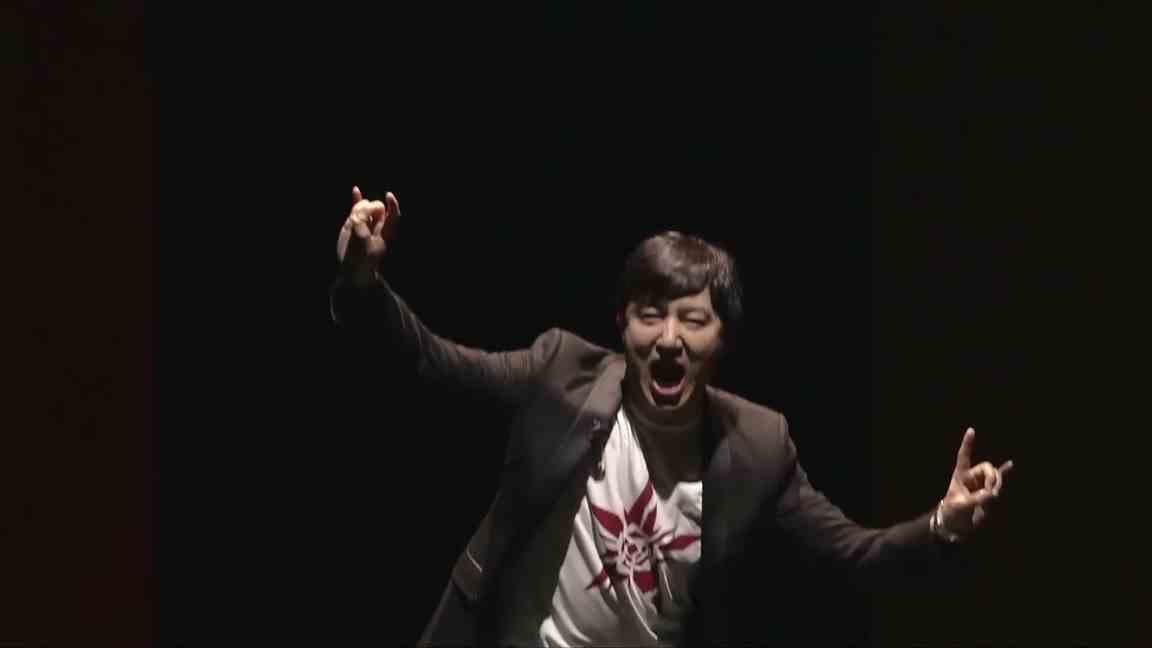 Suda51 réfléchit à son apparence La présentation de Switch révèle
